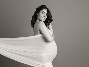 Black and White Pregnancy Photoshoot London