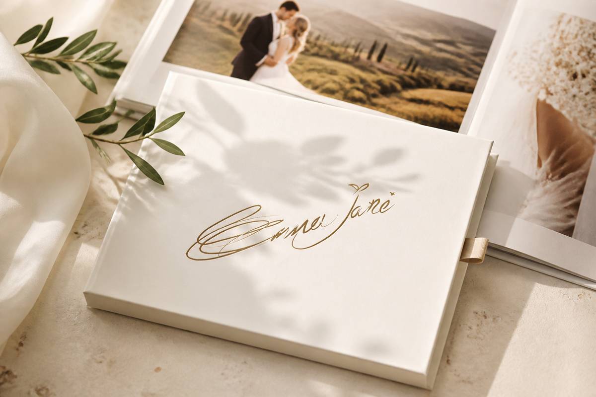https://www.emma-janephotography.co.uk/gallery/cotswolds-wedding-photographer/ website